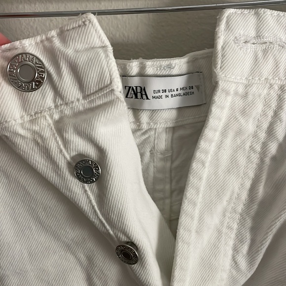 ZARA high rise white jean shorts size 6 - Picture 2 of 3